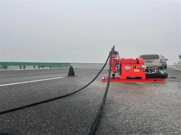 嘉禾马路路基路面开裂下沉注浆加固灌浆